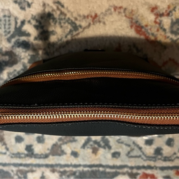 NWOT Black Pebbled Dual Zipper Shoulder Bag - Picture 5 of 7